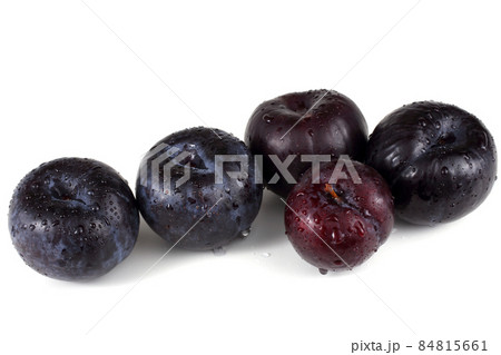 Black plums 84815661