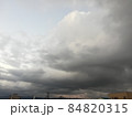 新潟の幻想的な空模様 84820315