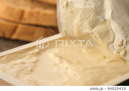 low fact cheese cream in a container on table, 84820419