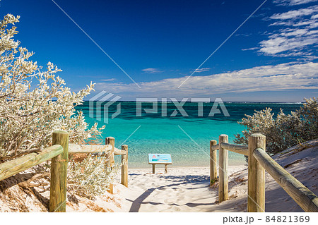 オーストラリア　西オーストラリア州のエクスマウスのタウン・ビーチ 84821369