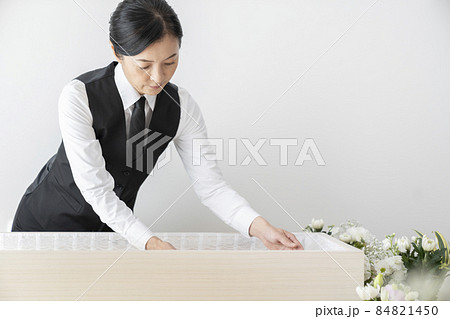 納棺 納棺師 イメージ 納棺 納棺師 イメージ 84821450