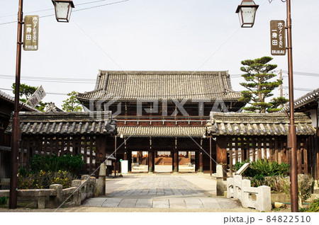 専修寺の山門：三重県津市 84822510