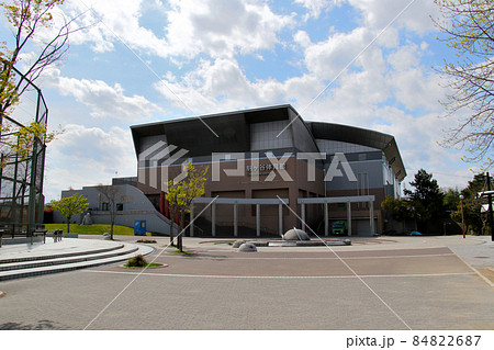 三田市　駒ヶ谷運動公園に建つ駒ヶ谷体育館 84822687