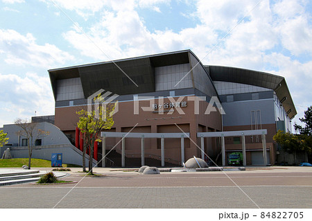 三田市　駒ヶ谷運動公園に建つ駒ヶ谷体育館 84822705
