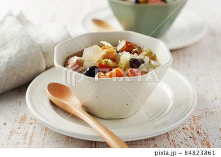 具だくさんの野菜スープ 具だくさんの野菜スープ 84823861