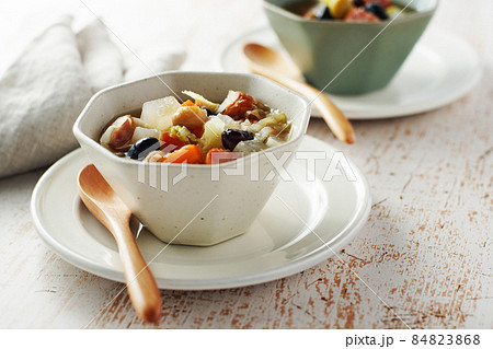 具だくさんの野菜スープ 具だくさんの野菜スープ 84823868