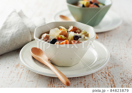 具だくさんの野菜スープ 具だくさんの野菜スープ 84823879