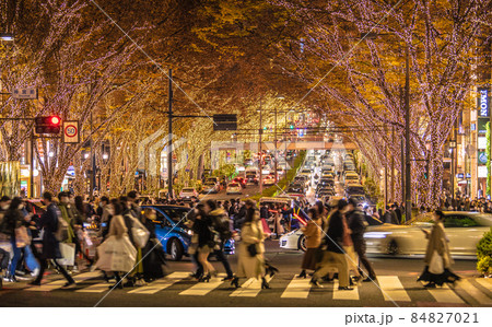日本の東京都市景観 オミクロン株が世界を震撼。煌めく表参道…コロナ禍前超えの賑わい＝12月11日 84827021
