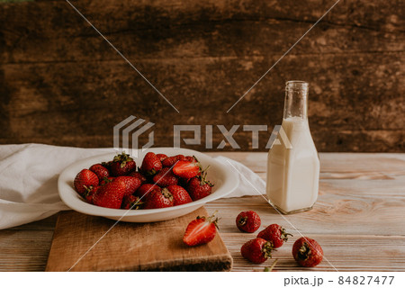 Juicy red strawberry lies on the wooden board Juicy red strawberry lies on the wooden board 84827477
