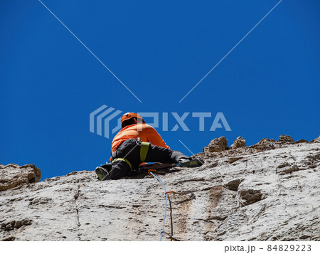 People doing rock climbing sports 84829223