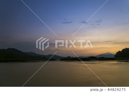 台湾・日月潭の夕暮れ Sun Moon Lake at dusk, Taiwan 84829275