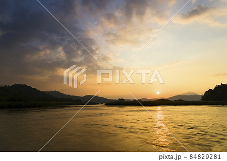 台湾・日月潭の夕暮れ Sun Moon Lake at dusk, Taiwan 84829281