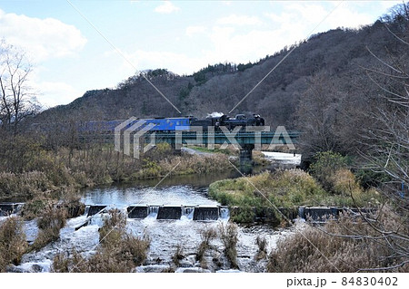 SLも走るJR釜石線（早瀬川橋梁） 84830402