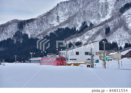 福島 JR只見駅に停車中の縁結びラッピングキハ40系気動車 福島 JR只見駅に停車中の縁結びラッピングキハ40系気動車 84831554