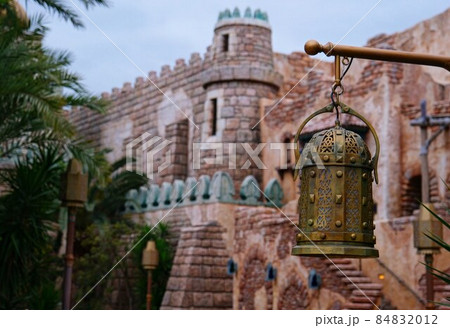 歴史を感じる建物。どのような過程でこの完成された構造ができたのか。建物には当時の情勢が刻まれています 84832012