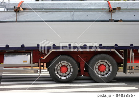 トラックの車輪　イメージ 84833867