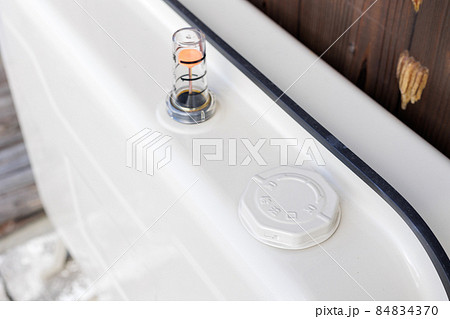 灯油ボイラーの室外タンク 84834370