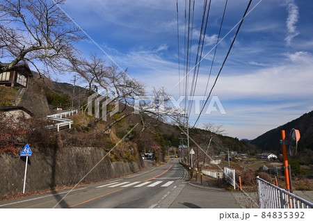 晩秋の道志みち《道志村》 84835392