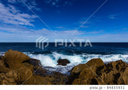 オーストラリア　西オーストラリア州のカナーボン近郊のクオバ・ブローホールの海岸 84835931