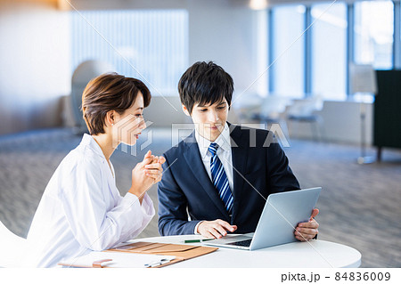 ビジネス 病院 医師 研究 MR 打合せ 商談 撮影協力:LINK FOREST ビジネス 病院 医師 研究 MR 打合せ 商談 撮影協力:LINK FOREST 84836009