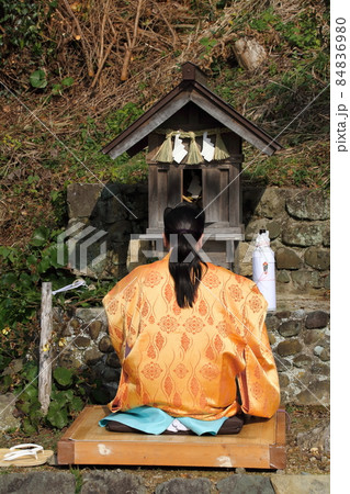 高齢化した集落で執り行われた秋祭りの祝詞風景 84836980