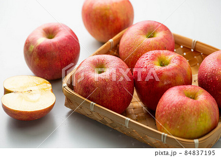蜜入り!とっても甘いりんご 84837195