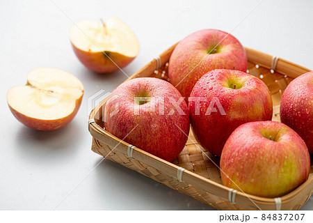 蜜入り!とっても甘いりんご 84837207