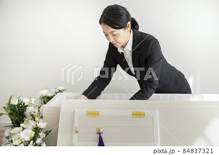 納棺 納棺師 イメージ 納棺 納棺師 イメージ 84837321