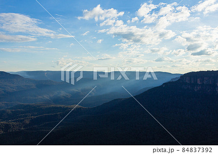 オーストラリア　ブルー・マウンテンズ国立公園のキングス・テーブルランドからの風景	 84837392