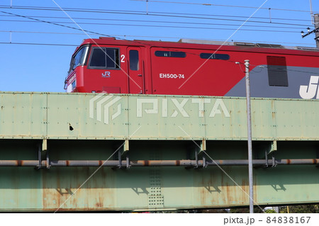 埼玉県蓮田市付近を走行するEH500形電気機関車 84838167