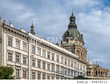Streets of the old town of Budapest, Hungary 84838211