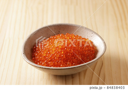 美味しそうないくらの醤油漬け 84838403
