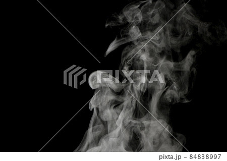 黒背景で撮影した湯気、蒸気、水蒸気、煙、エアロゾル 黒背景で撮影した湯気、蒸気、水蒸気、煙、エアロゾル 84838997