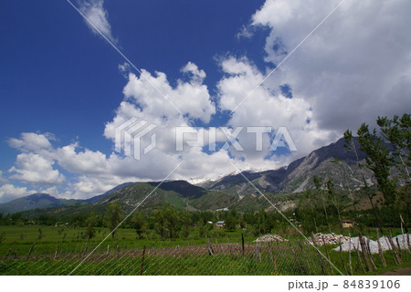 キルギス・アスランバブ村の景色 キルギス・アスランバブ村の景色 84839106