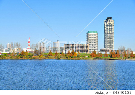 荒川越しに川口市方面を望む(埼玉県川口市)【2021.11】 84840155