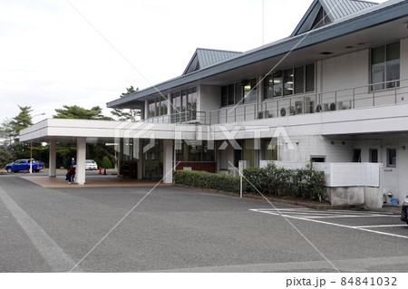 宇部72ゴルフ場　万年池西コースクラブハウス玄関 84841032