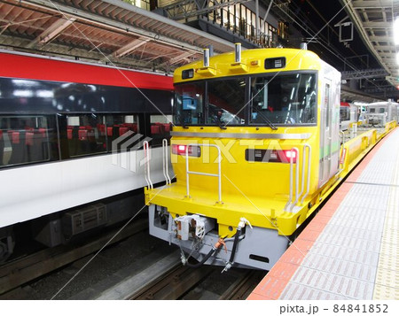 横浜駅停車中のキヤE195系気動車 84841852