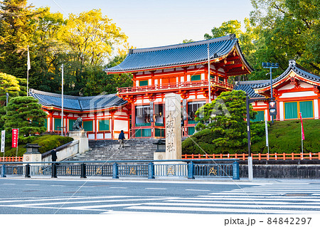 秋の京都　八坂神社　朝景 84842297