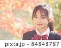 紅葉バックの中学生　ポニーテール 84843787