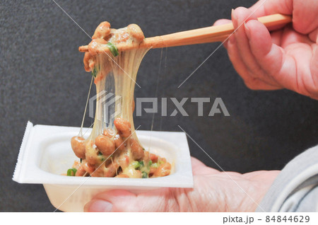 美味しい納豆をいただく 美味しい納豆をいただく 84844629