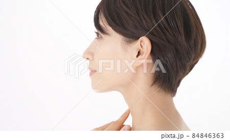 ビューティーイメージ　ミドル女性　横顔 84846363