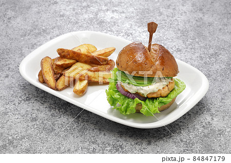 サーモンアボカドバーガー 84847179