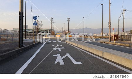 神戸市のポートアイランド(神戸市中央区港島南町6丁目)にある環状交差点、兵庫県で初めて設置された 神戸市のポートアイランド(神戸市中央区港島南町6丁目)にある環状交差点、兵庫県で初めて設置された 84847640