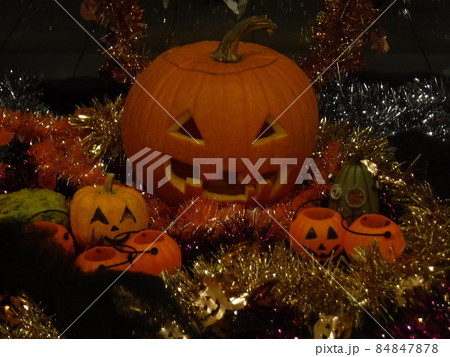 夜のハロウィーンのかぼちゃお化け　～Halloween pumpkin ghost at night 84847878