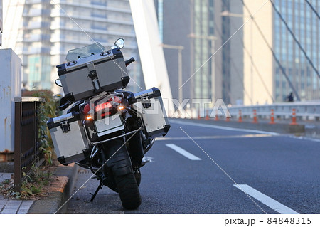 停車中のオートバイ 84848315