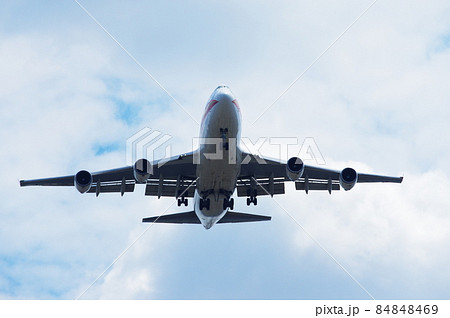 横田基地に着陸するB747ジャンボジェット機 84848469