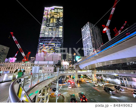 夜の渋谷ペデストリアンデッキの風景 夜の渋谷ペデストリアンデッキの風景 84849062