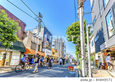 東京世田谷の都市風景 三軒茶屋・茶沢通り 東京世田谷の都市風景 三軒茶屋・茶沢通り 84849571