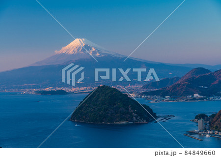 (静岡県)沼津市内浦の海越しに富士山 (静岡県)沼津市内浦の海越しに富士山 84849660