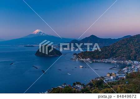 (静岡県)沼津市内浦の海越しに富士山 (静岡県)沼津市内浦の海越しに富士山 84849672